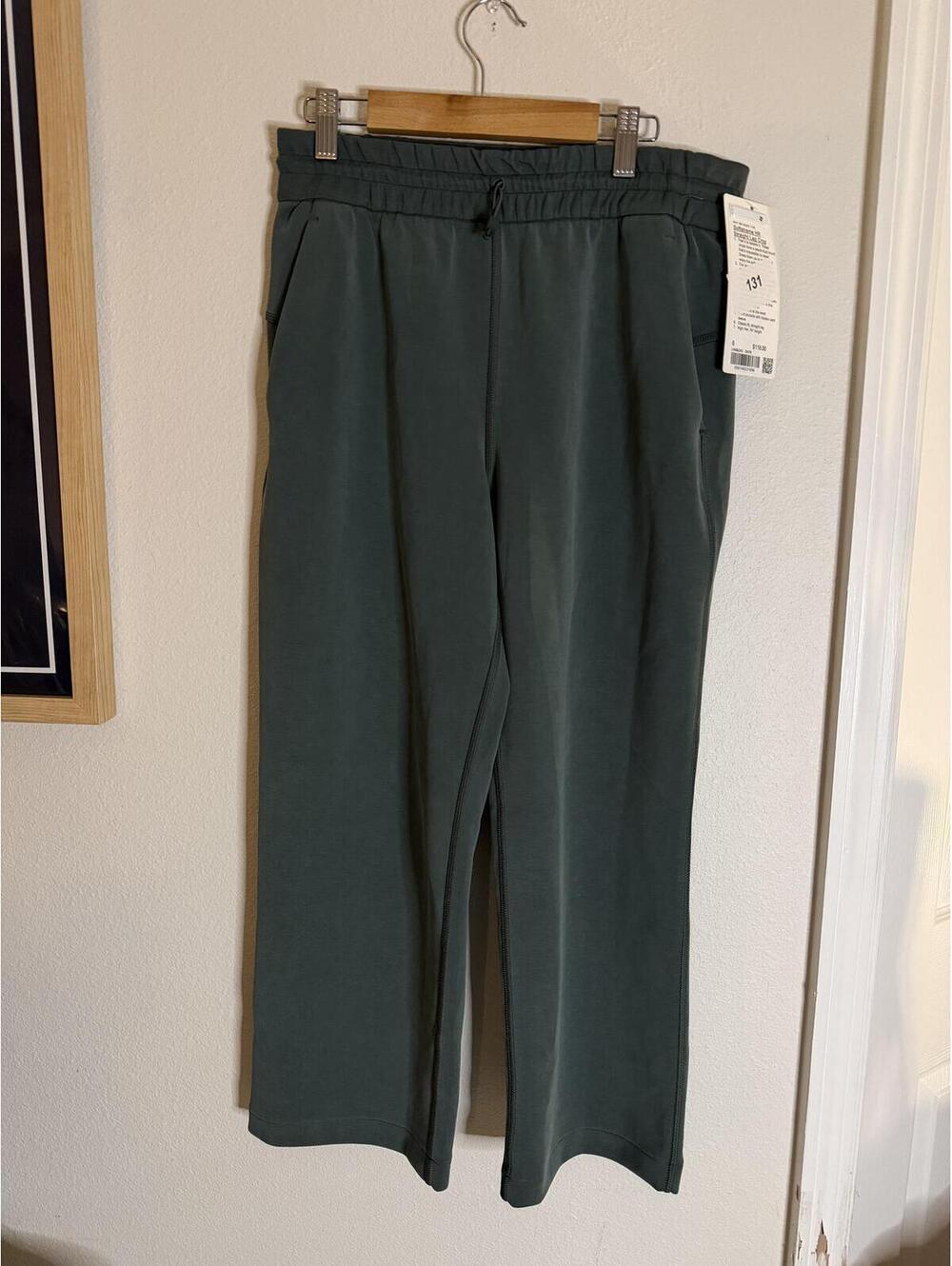Lululemon Stretch Woven Wide-Leg High-Rise Cropped Pant in Medium Forest